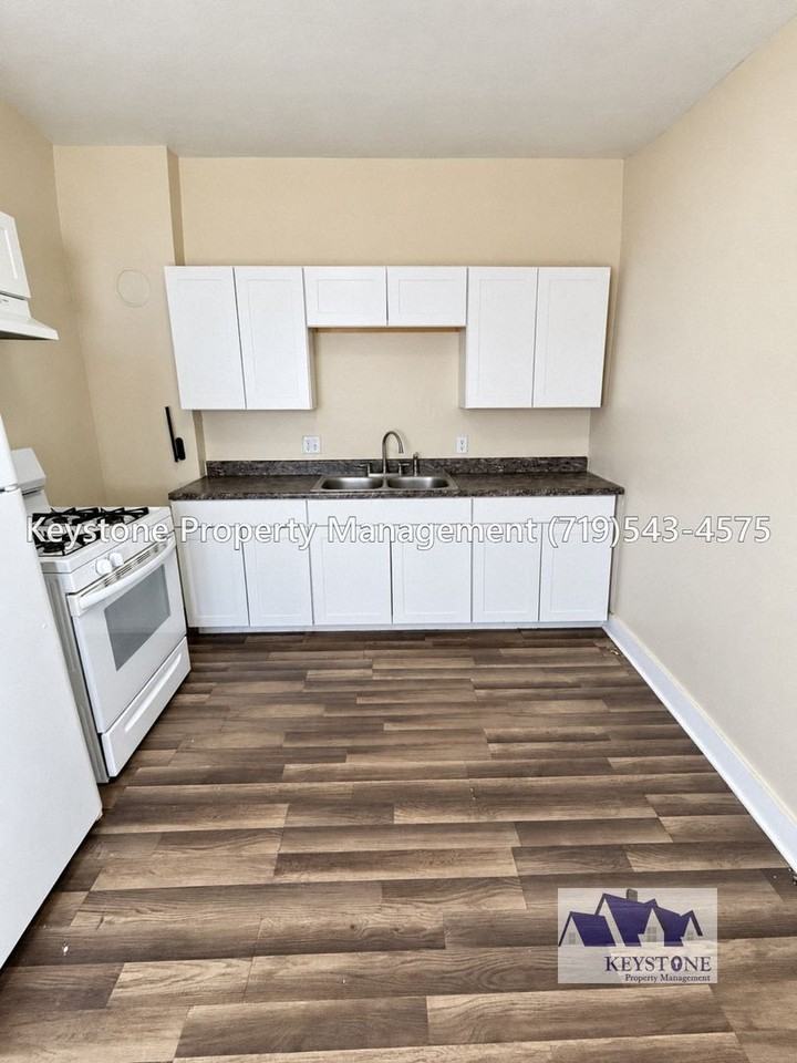 1104 W 16th St - Photo 4 of 11
