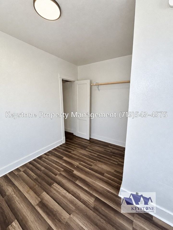 1104 W 16th St - Photo 7 of 11