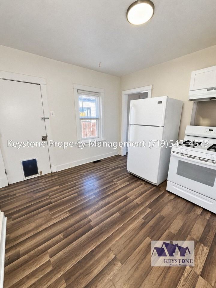 1104 W 16th St - Photo 5 of 11
