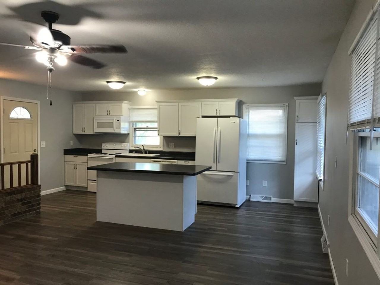 940 Miller Ave - Photo 4 of 16