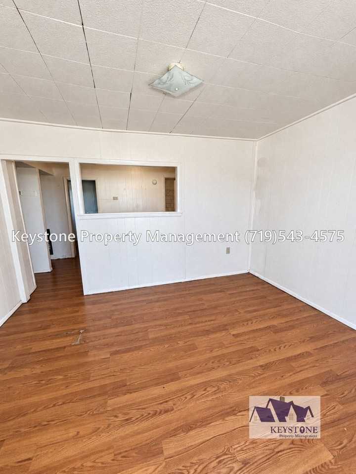 300 E 3rd St #5 - Photo 3 of 10