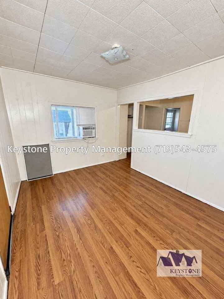 300 E 3rd St #5 - Photo 4 of 10