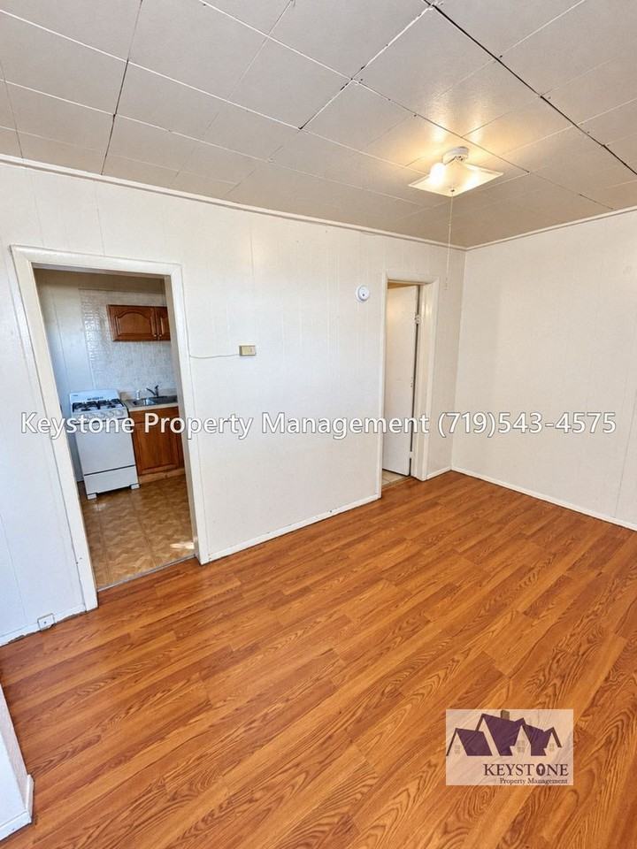 300 E 3rd St #5 - Photo 6 of 10