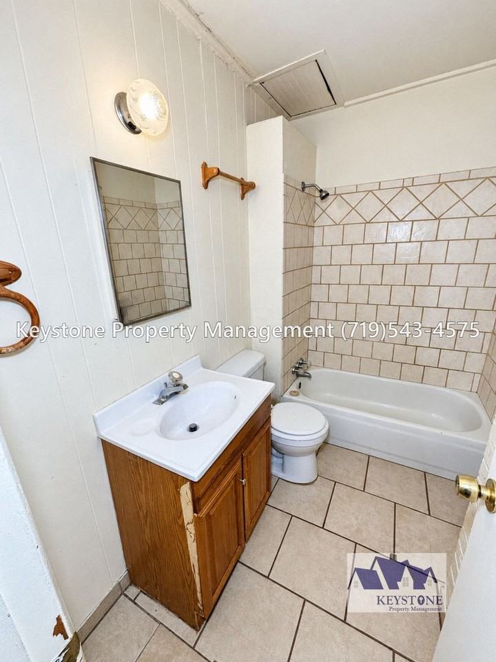 300 E 3rd St #5 - Photo 7 of 10