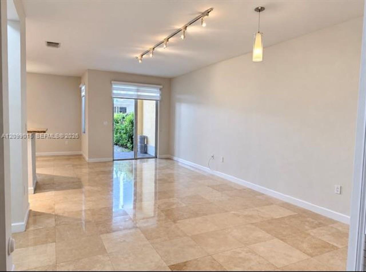 10711 10711 NW 75th Ln th 10711 - Photo 5 of 24