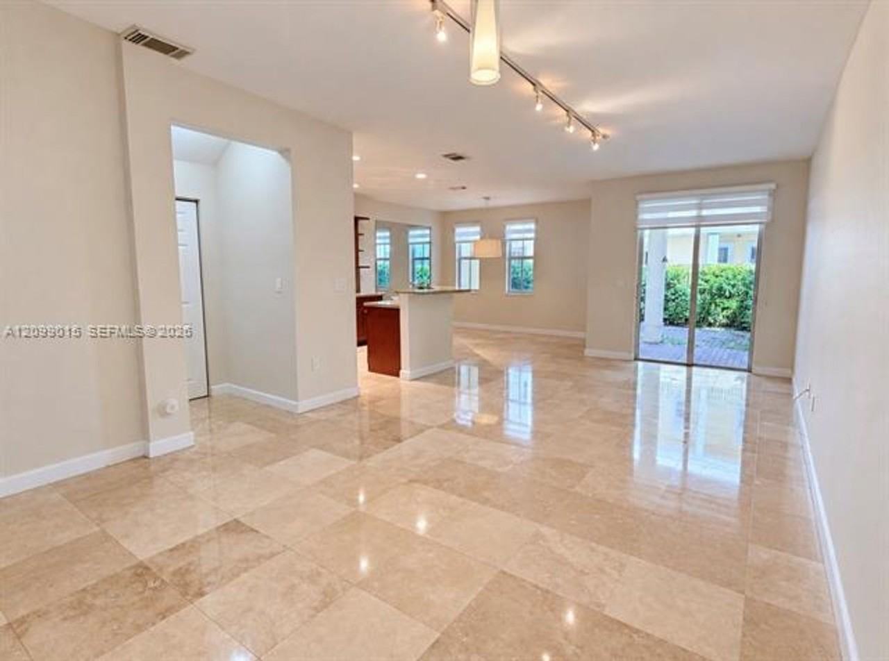 10711 10711 NW 75th Ln th 10711 - Photo 6 of 24