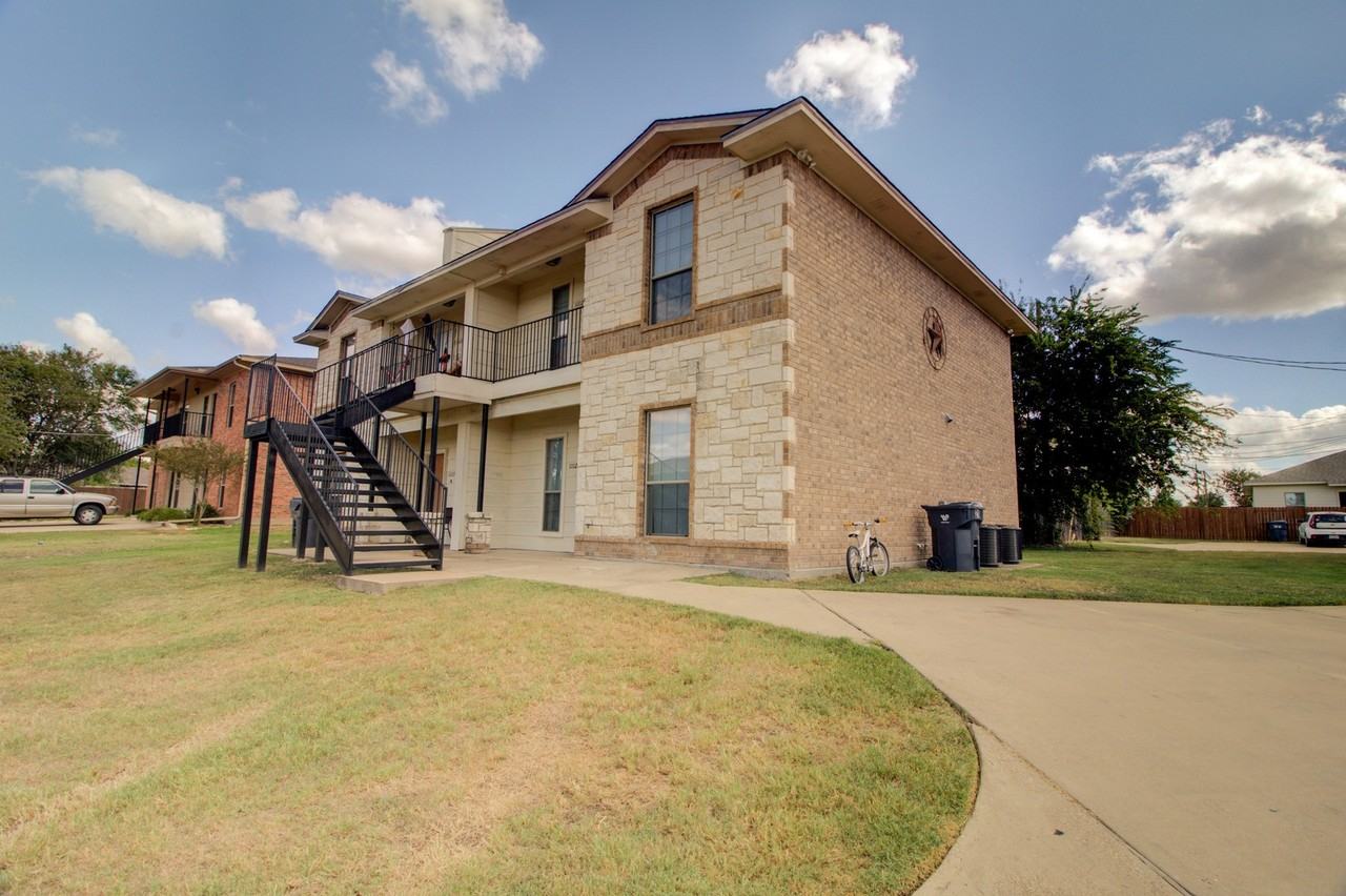 10023 Amber Cir - Photo 2 of 16