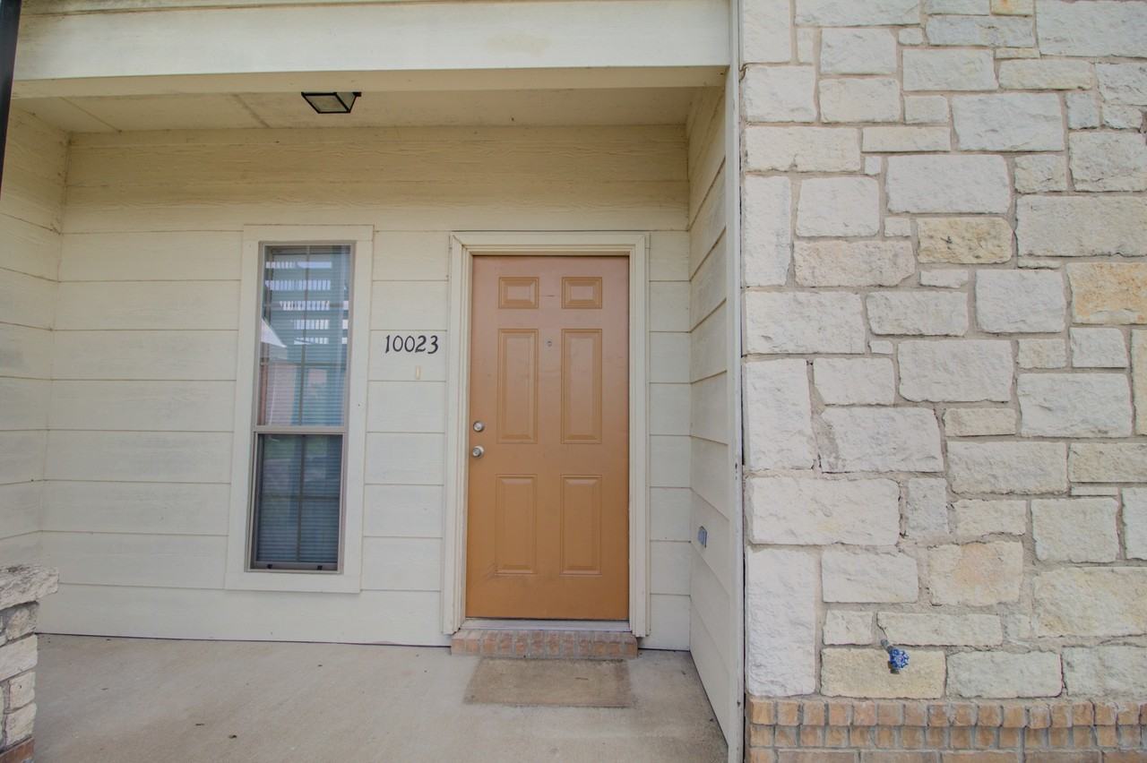 10023 Amber Cir - Photo 3 of 16