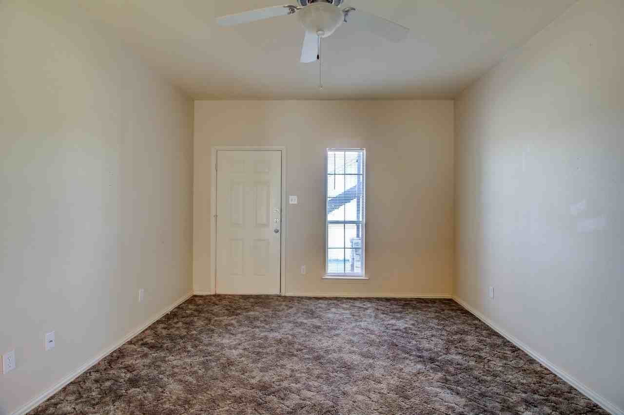 10023 Amber Cir - Photo 5 of 16