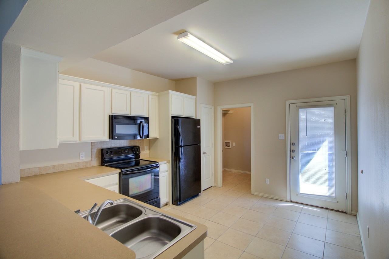 10023 Amber Cir - Photo 6 of 16