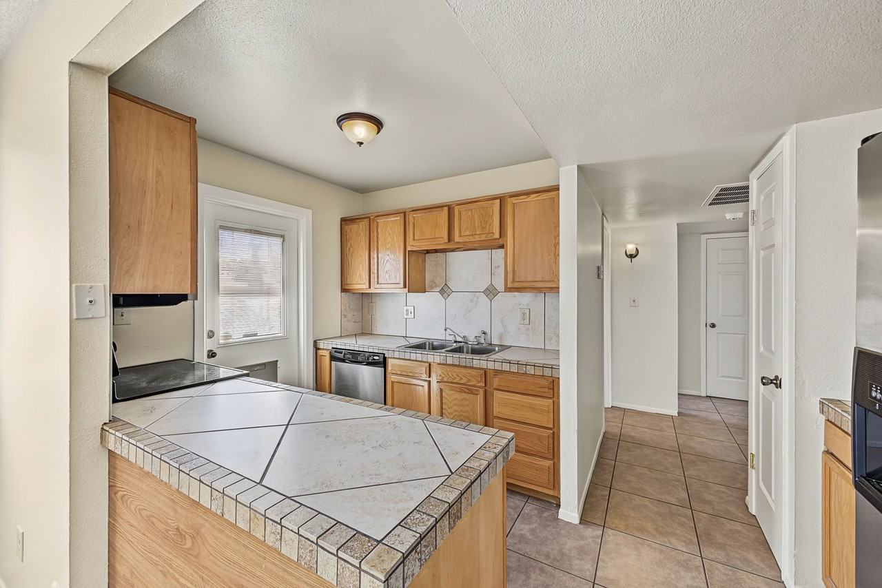 4217 W Wagon Wheel Dr - Photo 2 of 28