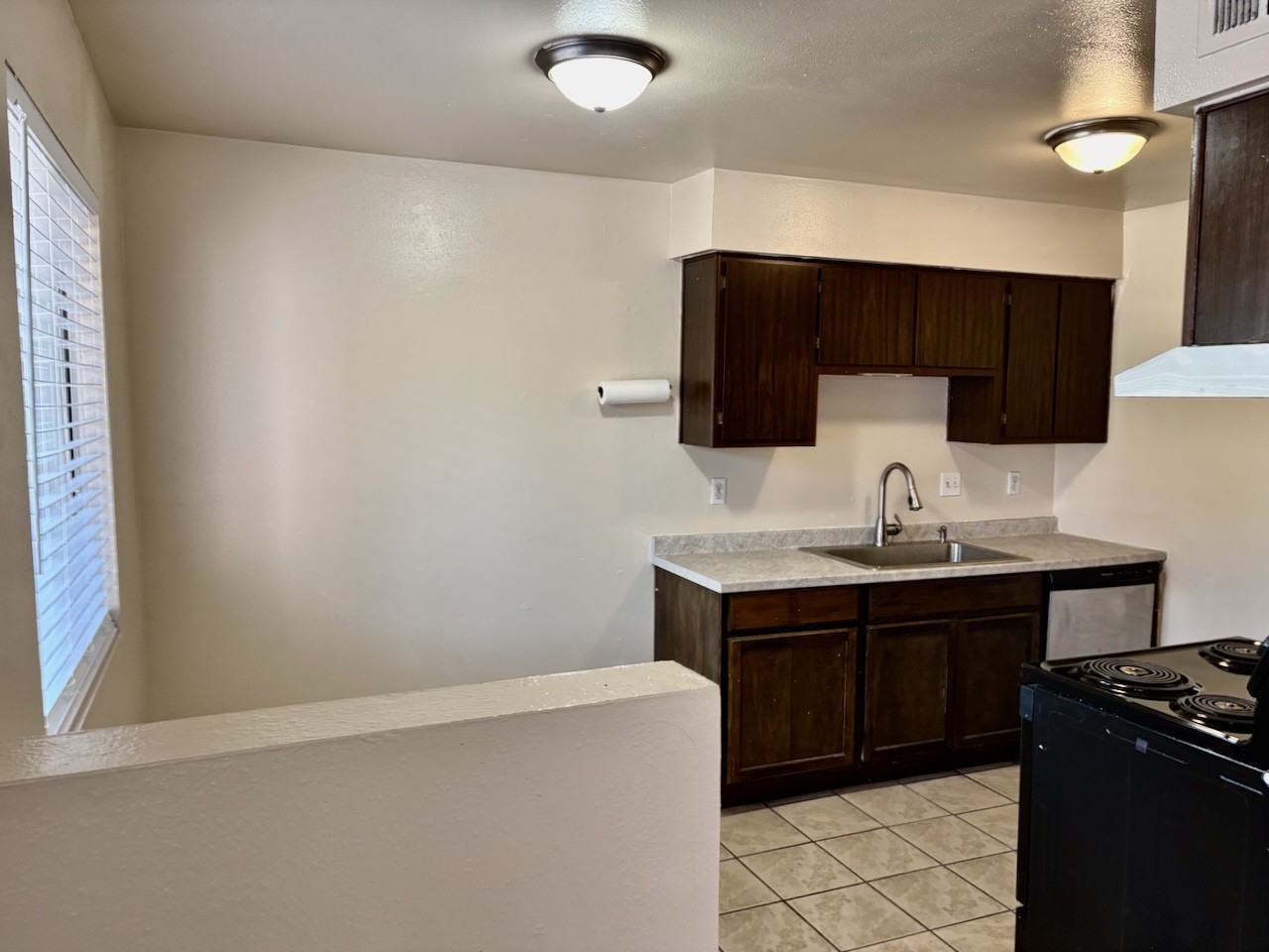 12501 Manitoba Rd NEUnit B #B - Photo 3 of 24