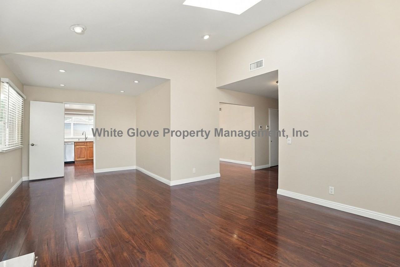 18020 Vierra Ave - Photo 4 of 17