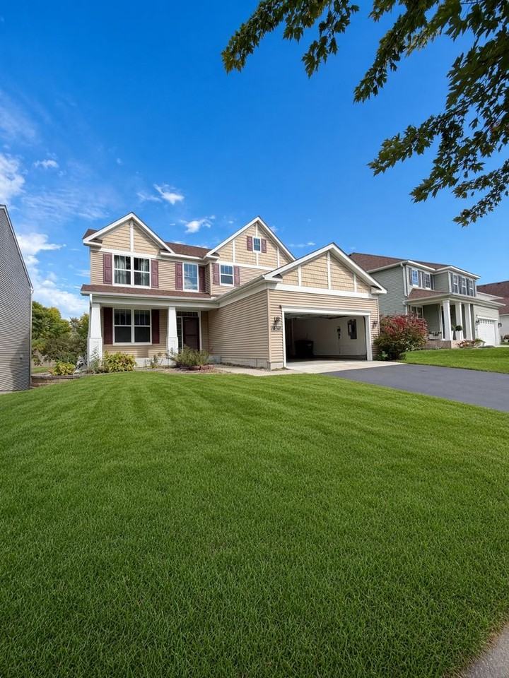 15275 Plumstone Dr - Photo 3 of 50