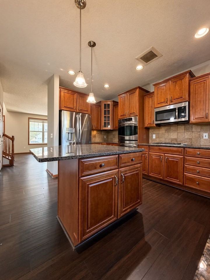 15275 Plumstone Dr - Photo 4 of 50