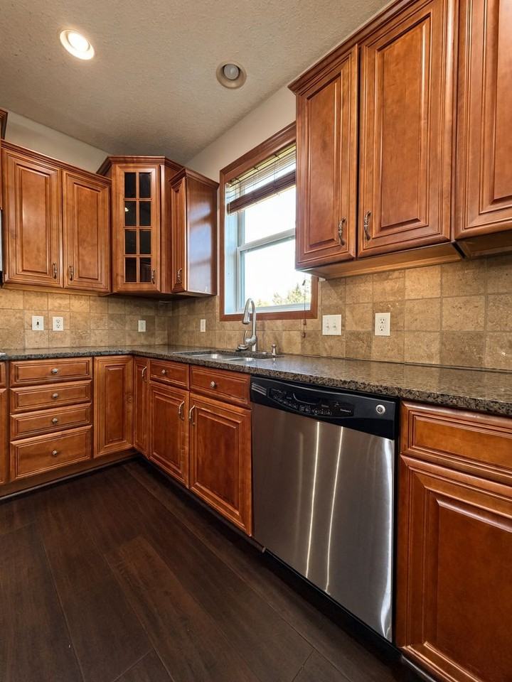 15275 Plumstone Dr - Photo 5 of 50