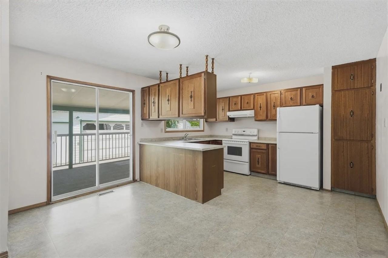 1218 Moss Avenue - Photo 2 of 13
