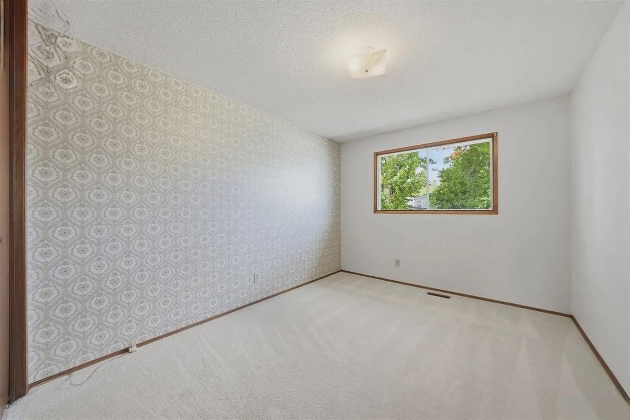1218 Moss Avenue - Photo 3 of 13