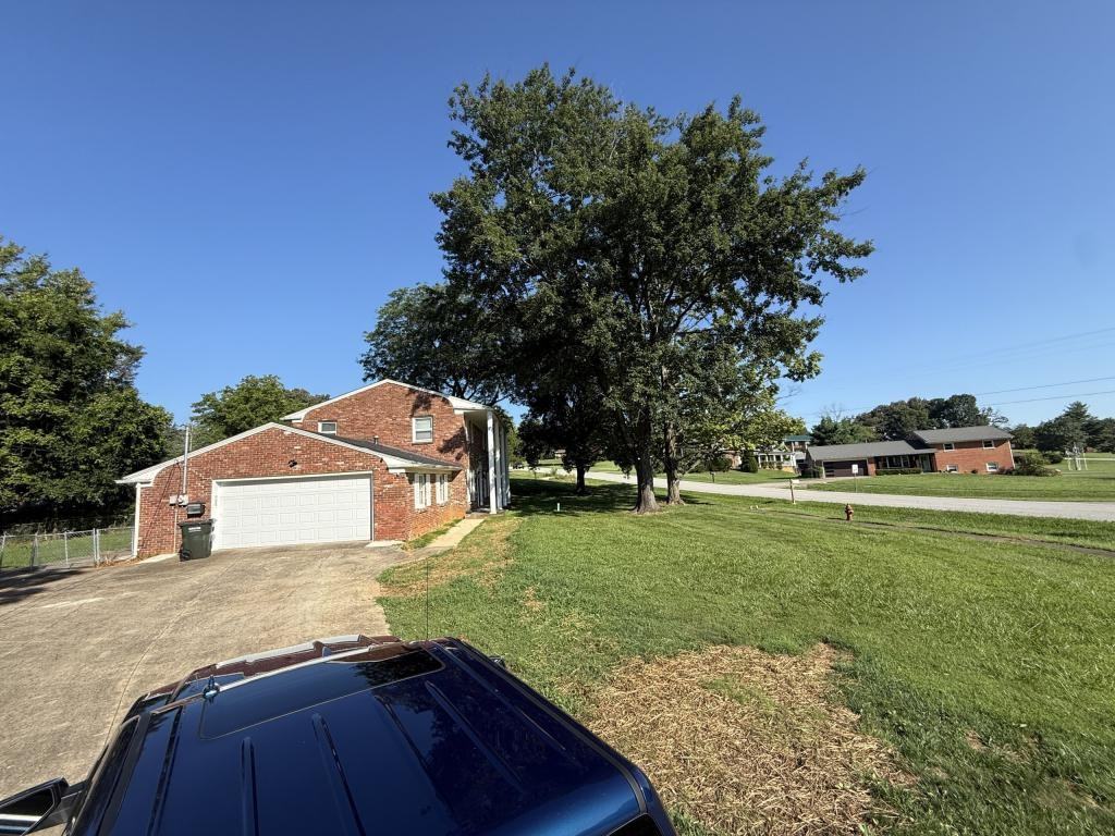 1032 Sunset Dr - Photo 2 of 14