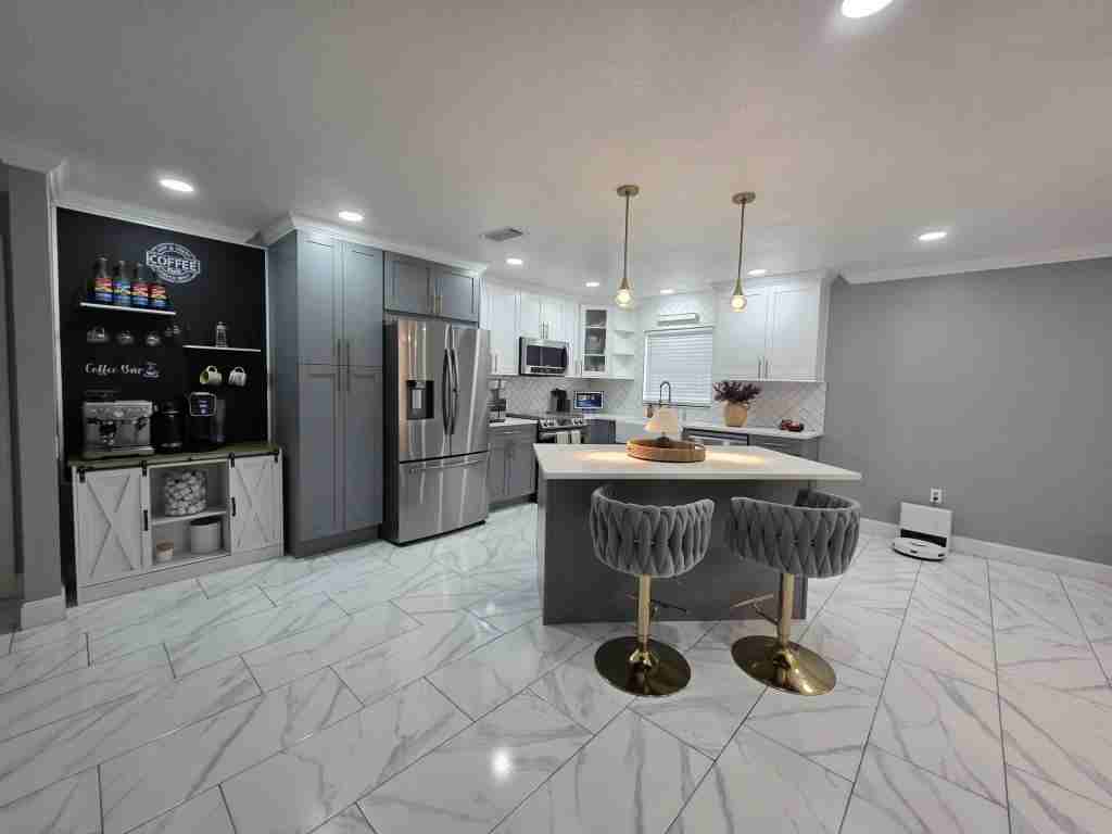 2044 Deltona Blvd - Photo 5 of 27