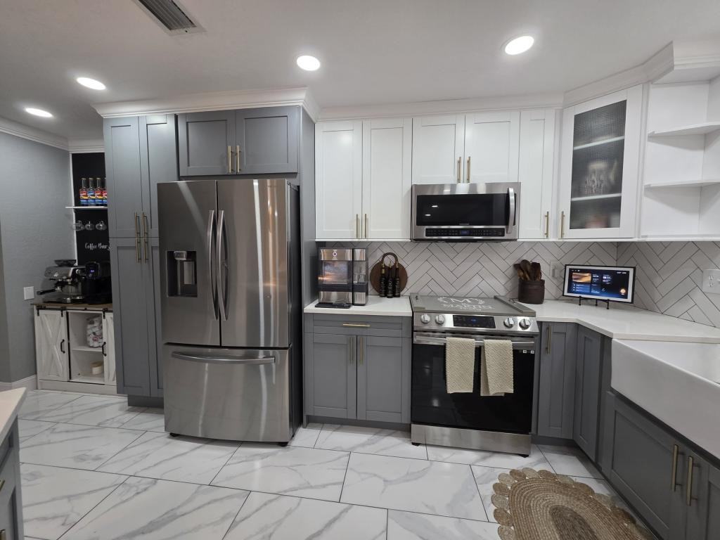 2044 Deltona Blvd - Photo 7 of 27