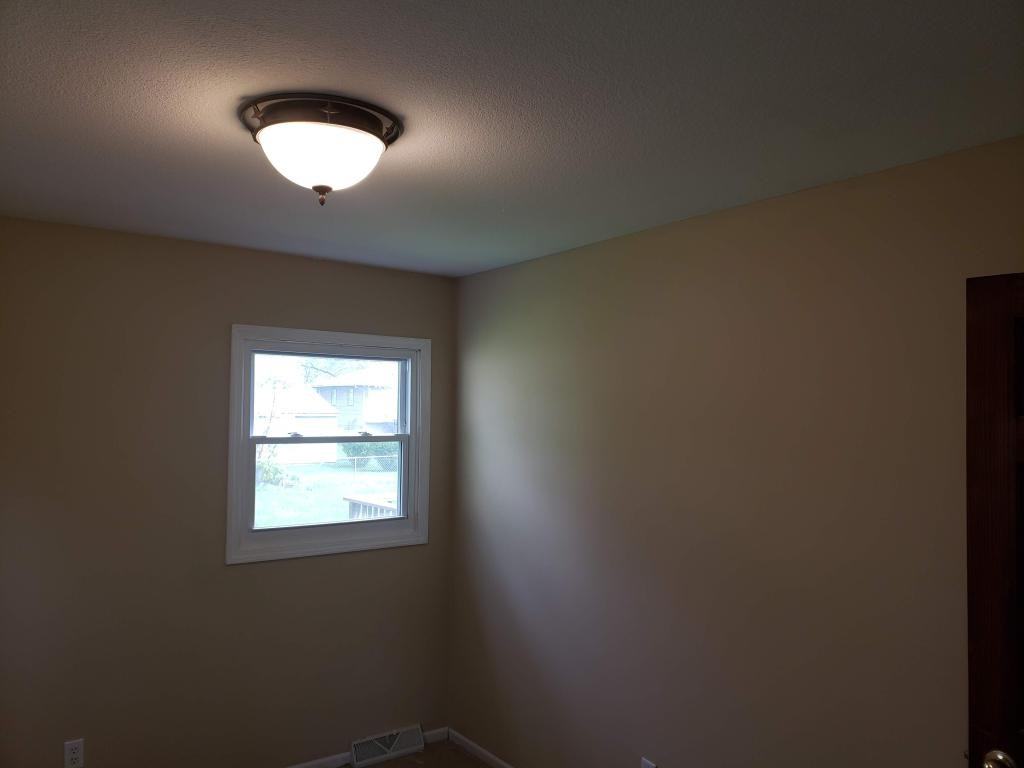 4409 71st Pl - Photo 4 of 27