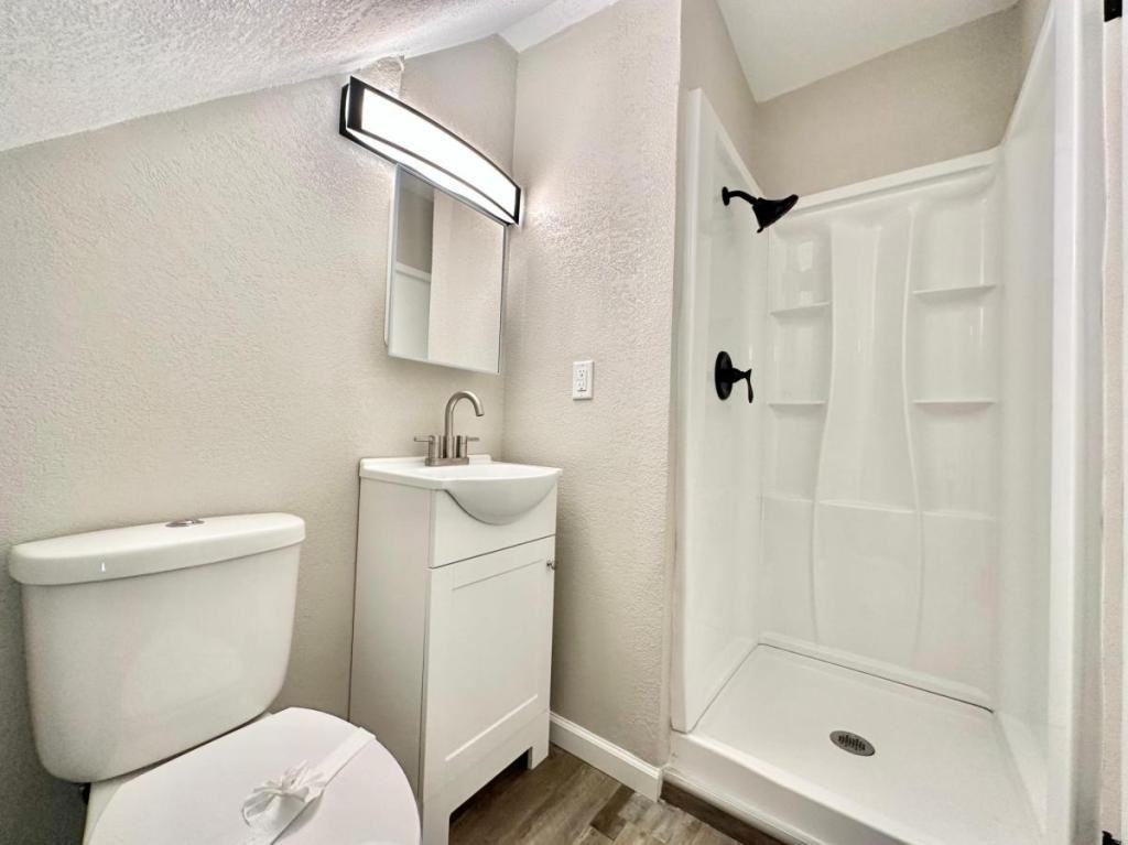 321 8th St - Photo 4 of 16