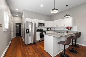 featured image of 736 E Burnett Ave