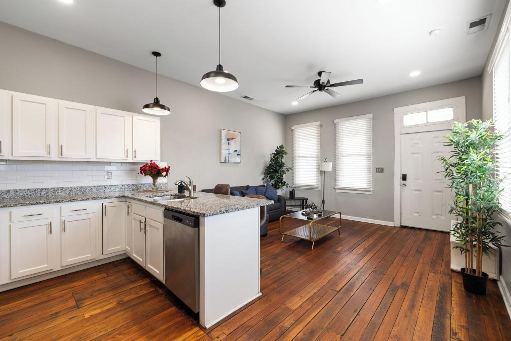 736 E Burnett Ave - Photo 4 of 36