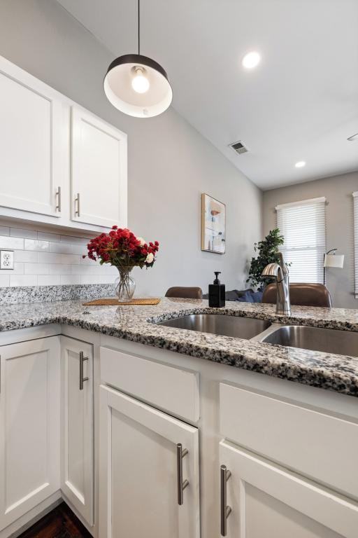 736 E Burnett Ave - Photo 5 of 36