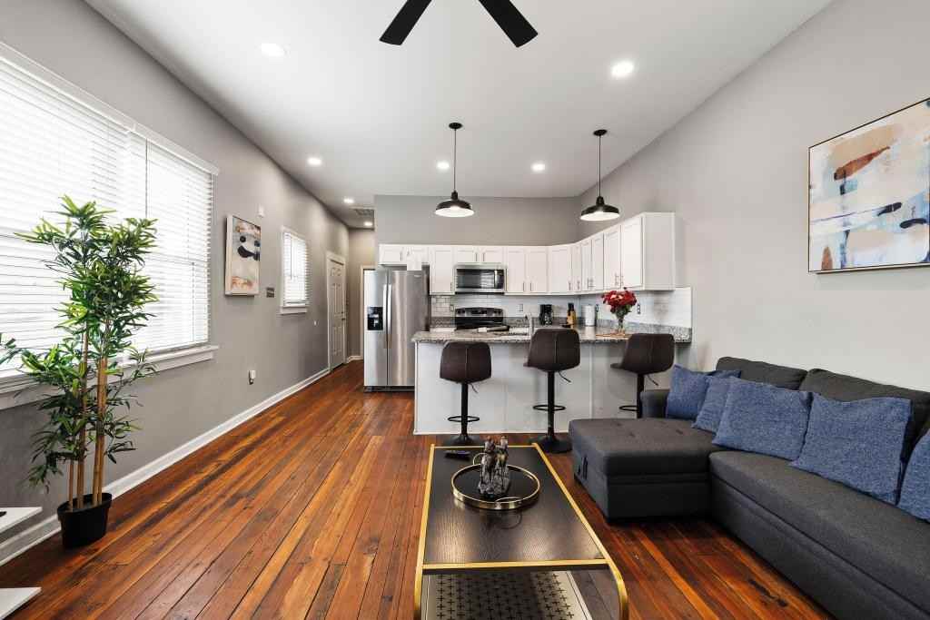 736 E Burnett Ave - Photo 7 of 36