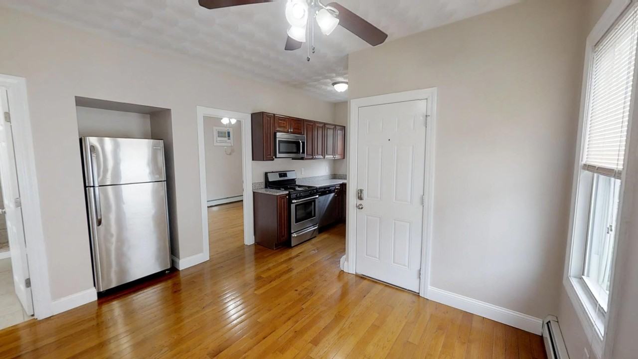 53 Pembroke Ave #53-1 - Photo 2 of 17