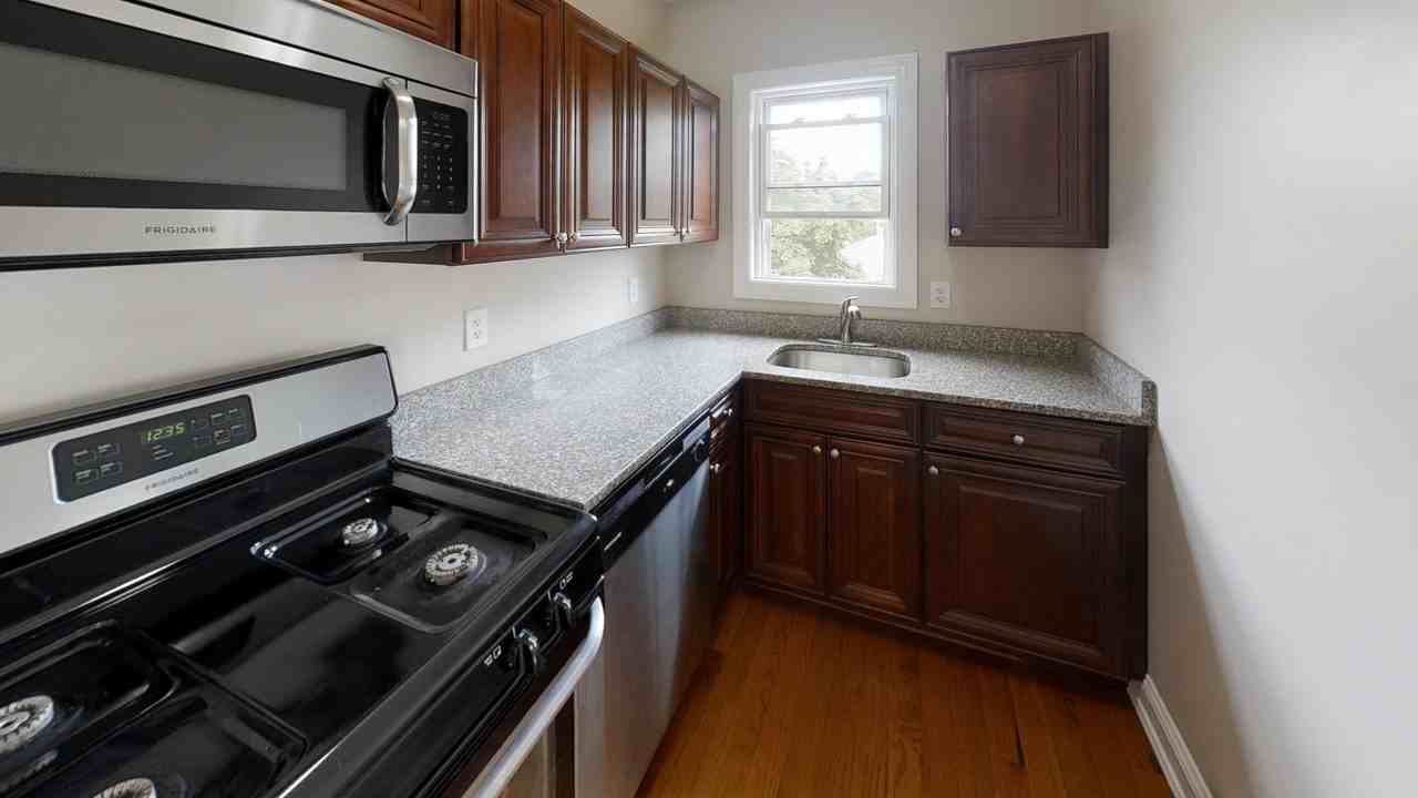 53 Pembroke Ave #53-1 - Photo 3 of 17