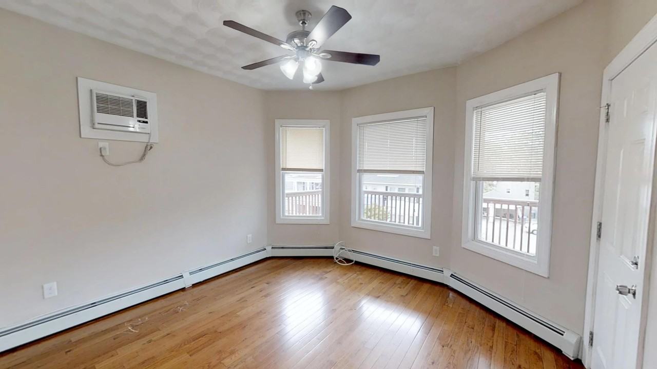 53 Pembroke Ave #53-1 - Photo 4 of 17