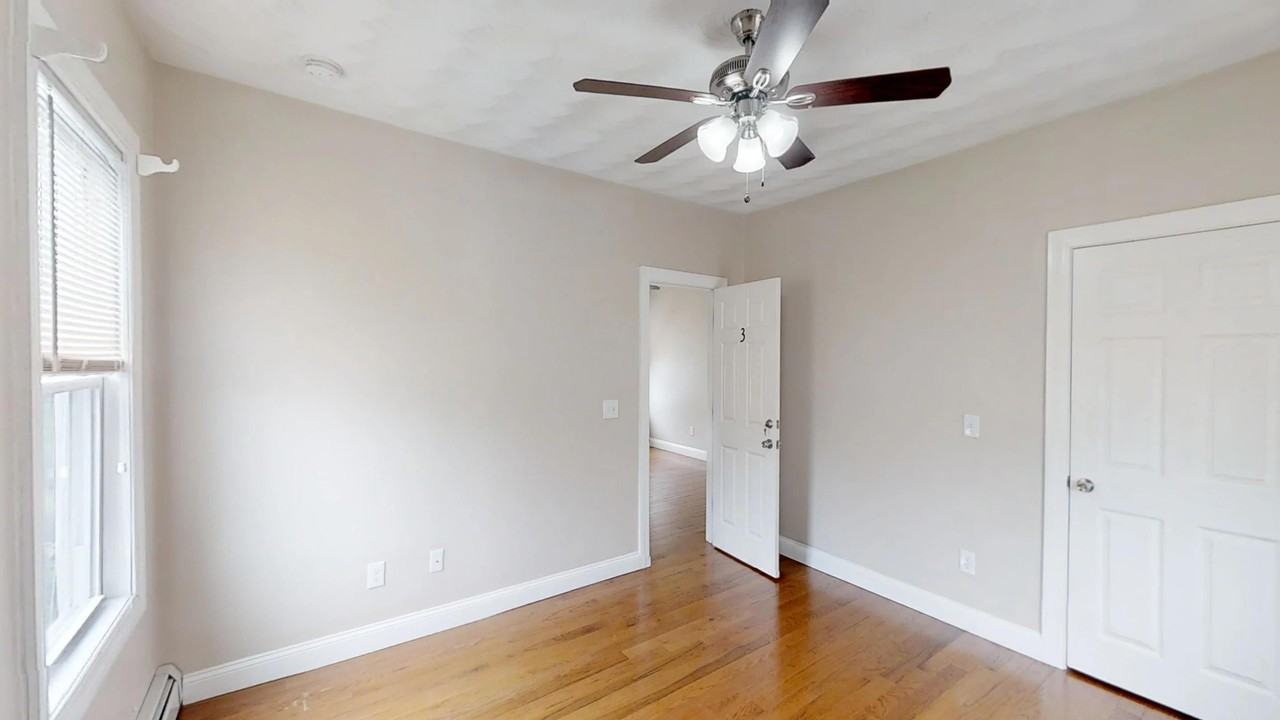 53 Pembroke Ave #53-1 - Photo 5 of 17