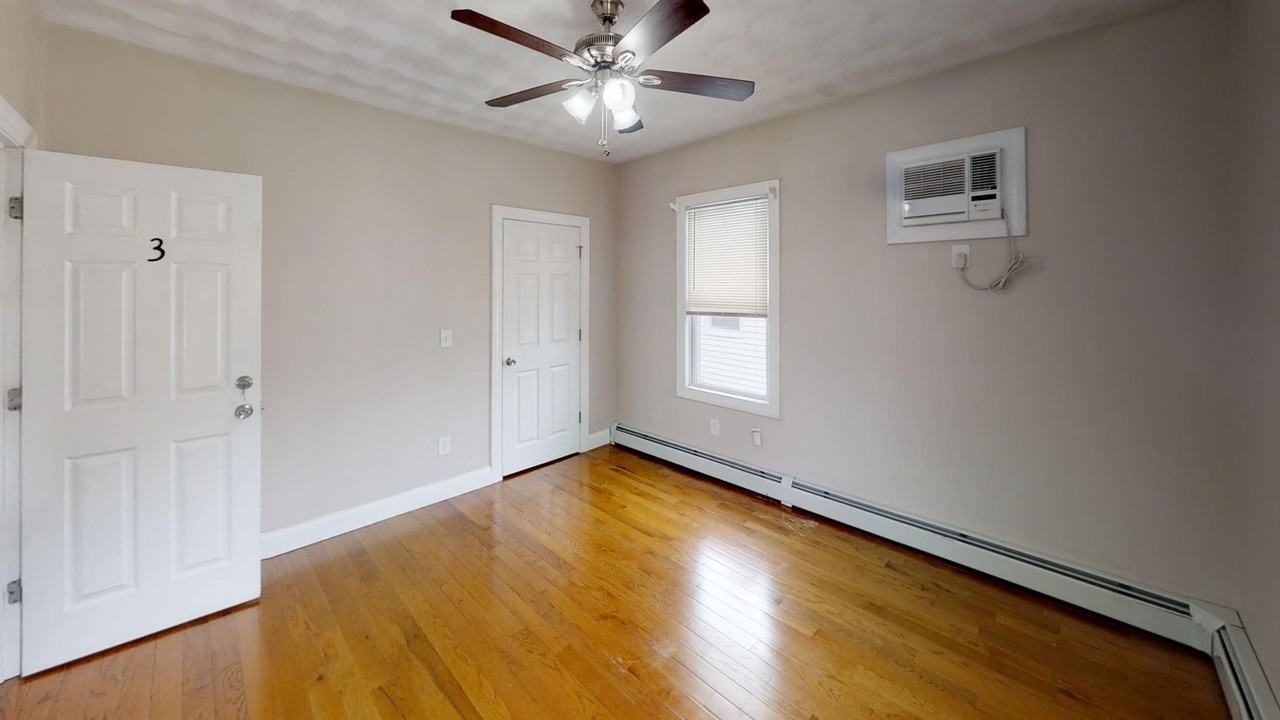 53 Pembroke Ave #53-1 - Photo 7 of 17
