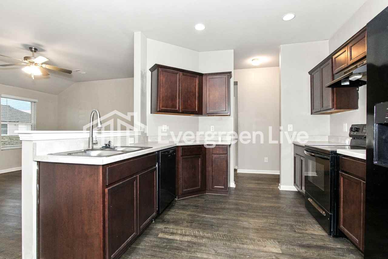 16380 Natchez Dr - Photo 4 of 15