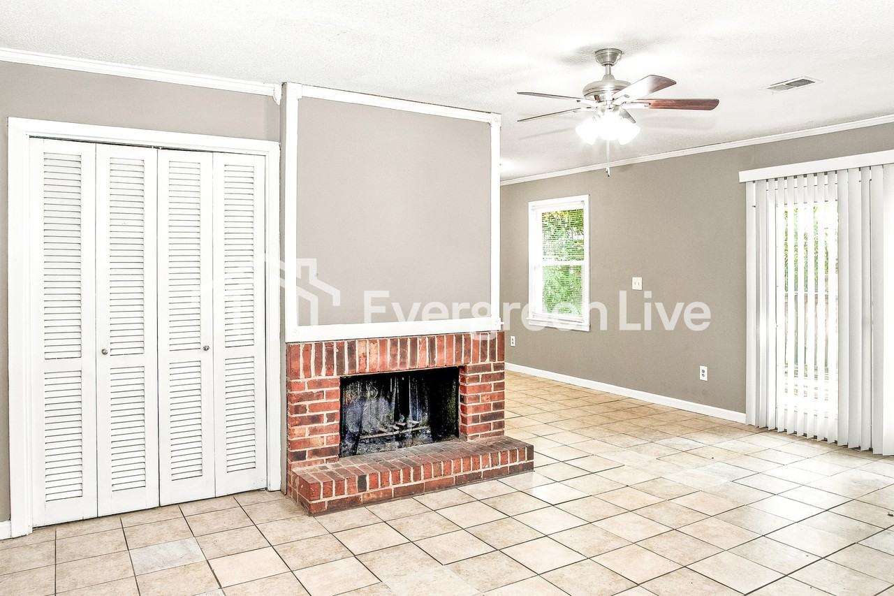 11030 Jean Rd Se - Photo 2 of 15