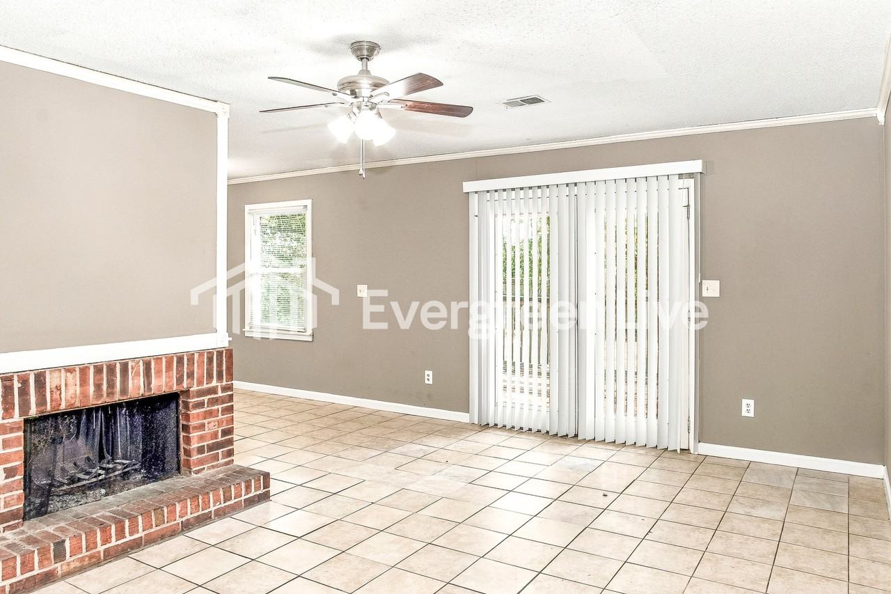 11030 Jean Rd Se - Photo 3 of 15