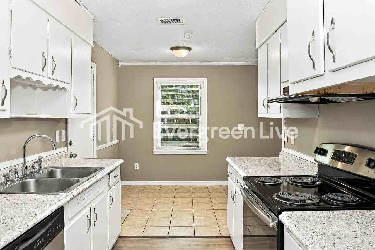 11030 Jean Rd Se - Photo 5 of 15