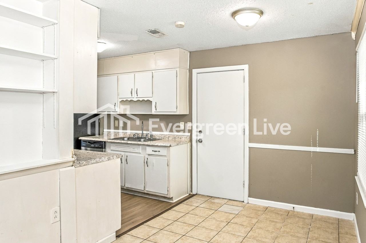 11030 Jean Rd Se - Photo 6 of 15