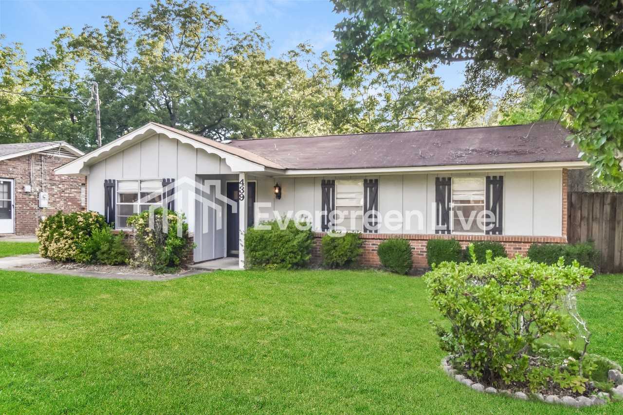 439 Pecan Tree Dr