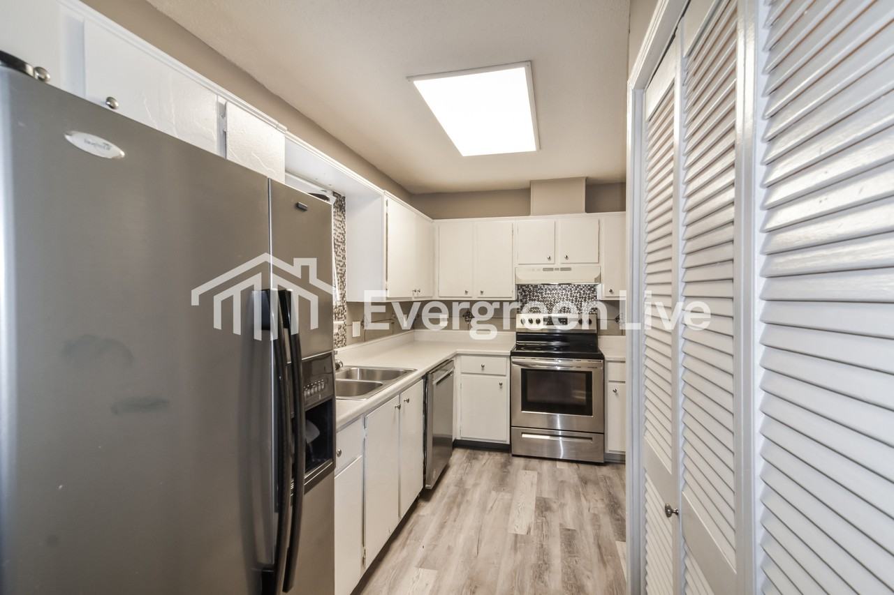 439 Pecan Tree Dr - Photo 5 of 15