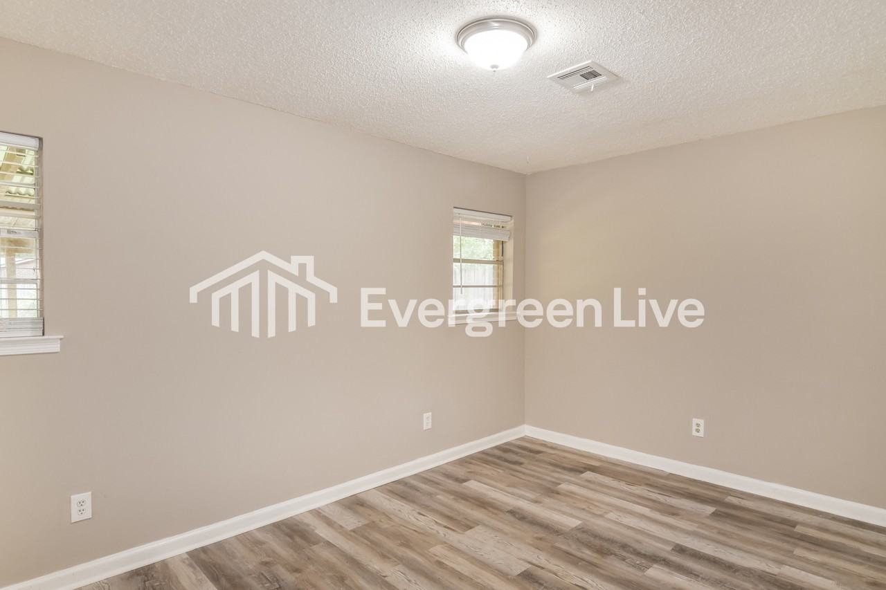 439 Pecan Tree Dr - Photo 6 of 15