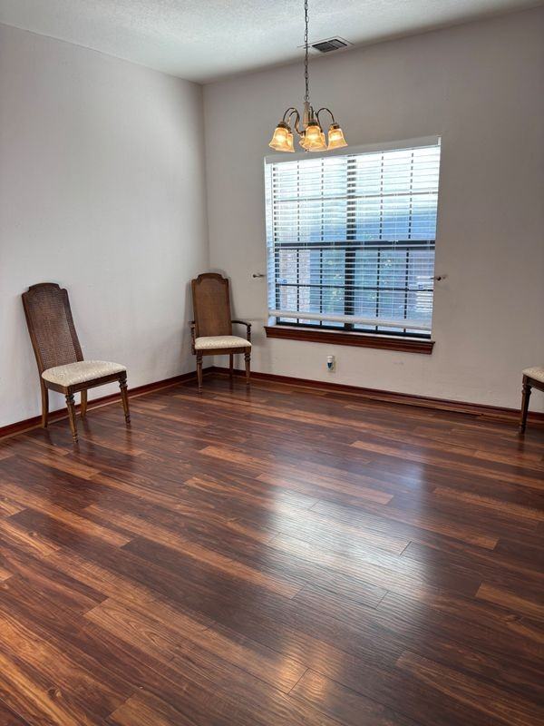 950 Cottonwood Ave - Photo 7 of 8