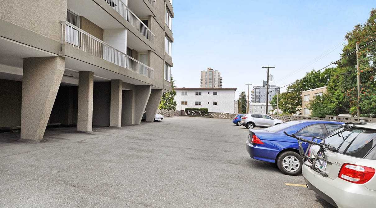 1305 12th Ave W · 00904
