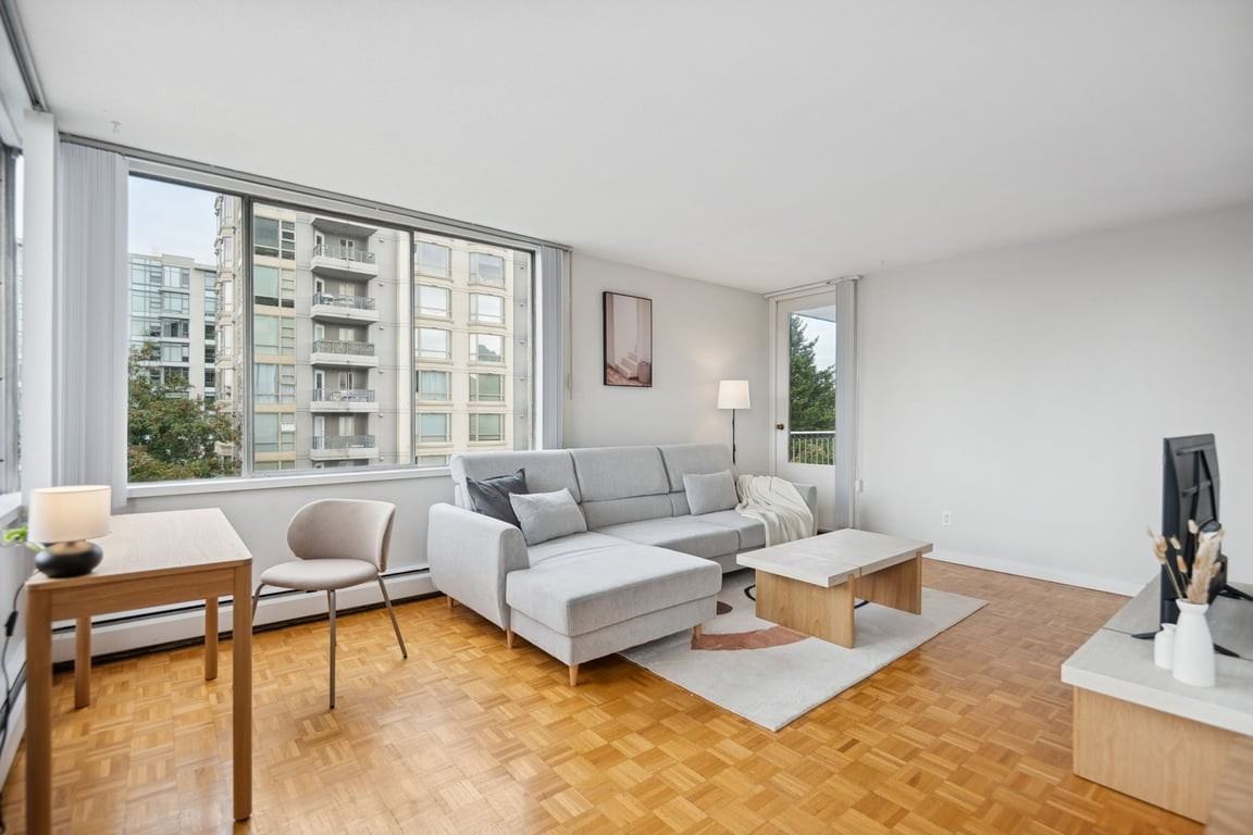 1305 12th Ave W · 00601