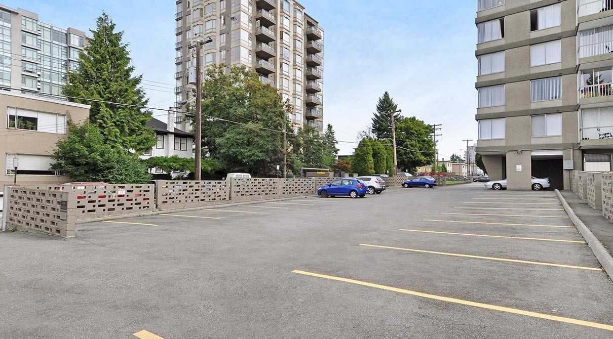 1305 12th Ave W · 01206