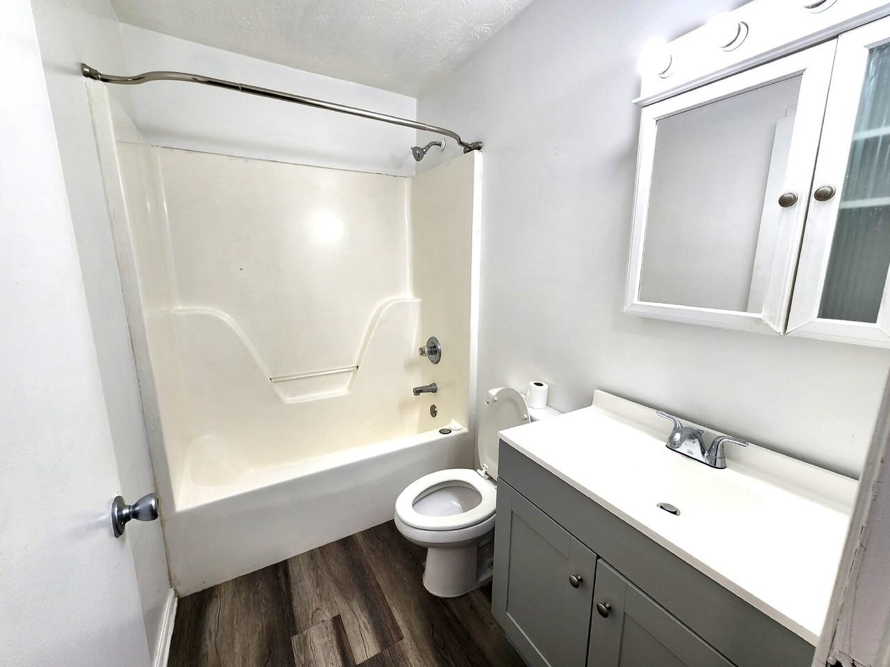 604 Hillview Rd - Photo 3 of 11
