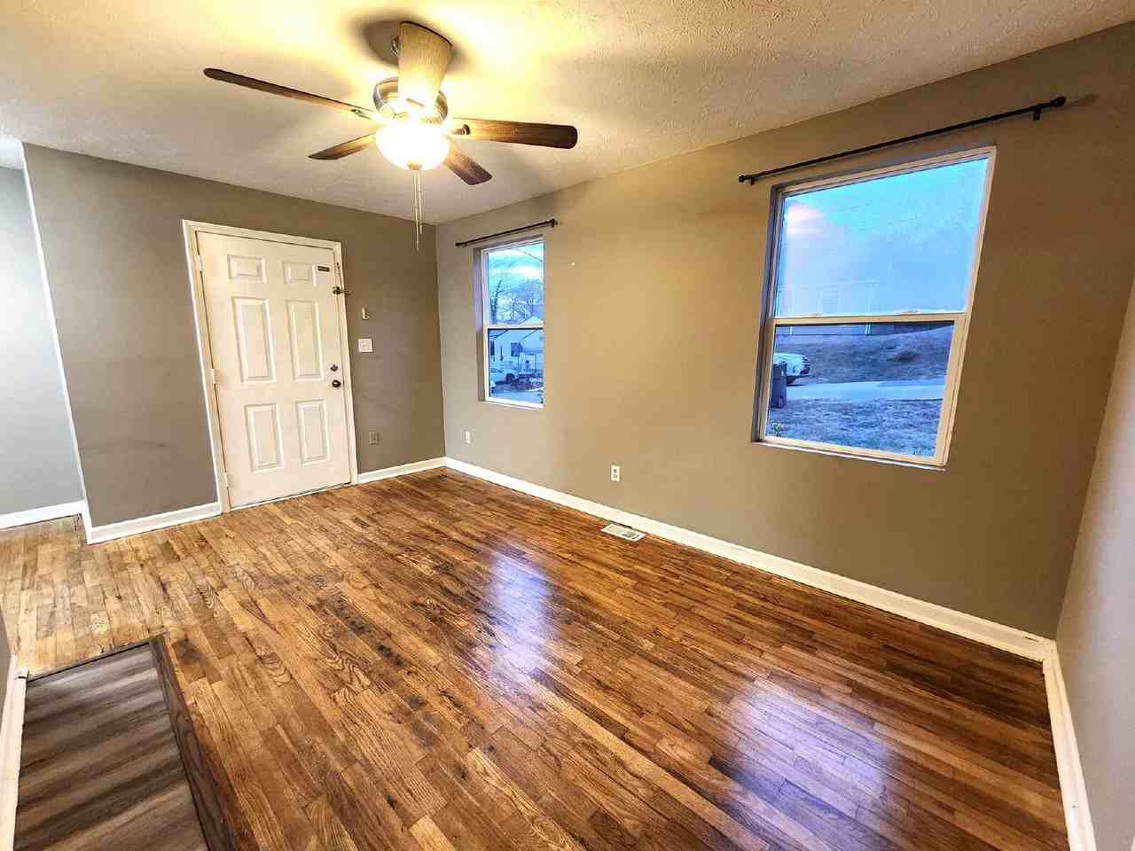 604 Hillview Rd - Photo 5 of 11